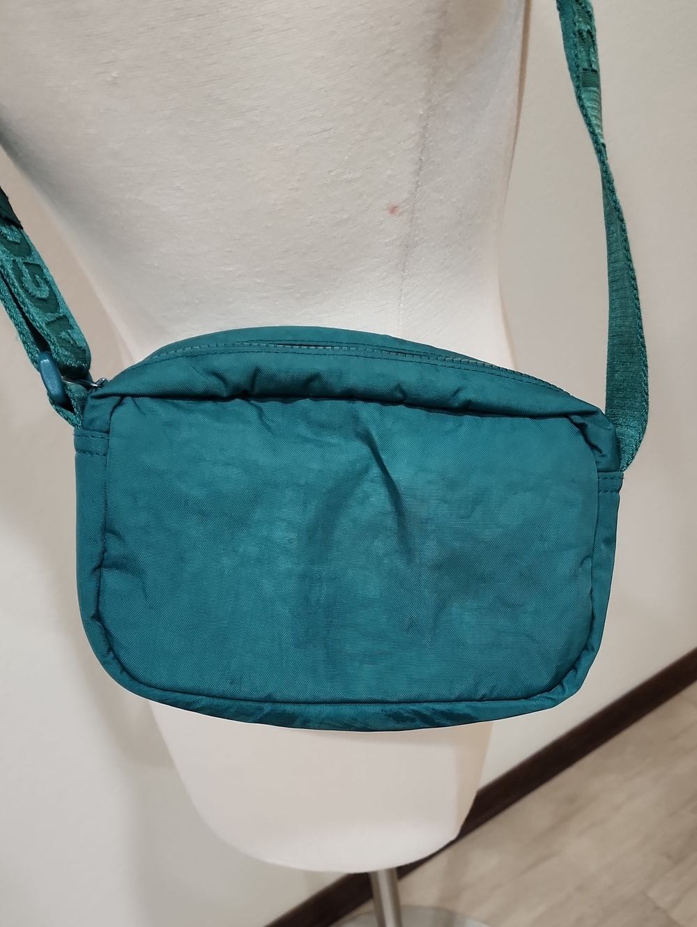 Baggu Nylon Camera Crossbody Bag With Logo Strap Teal Green Casual Travel - Picture 3 of 6